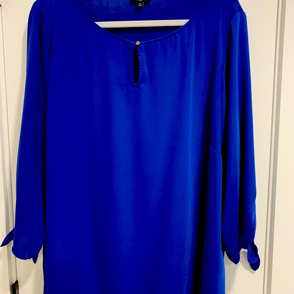 Talbot woman tied sleeve blouse